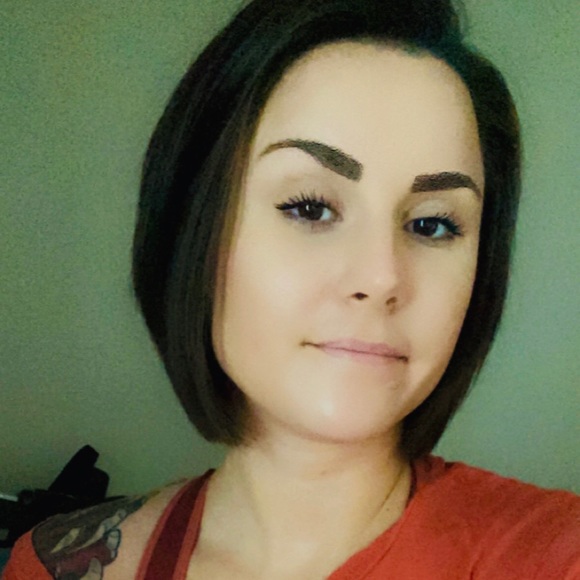 Meet your Posher, Nicole - Picture 1 of 1